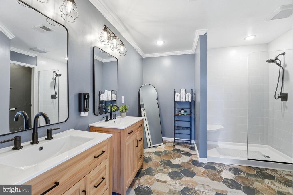 12223 RIVERTON CT, REMINGTON, Virginia 22734, 4 Bedrooms Bedrooms, ,2 BathroomsBathrooms,Residential,12223 RIVERTON CT,VAFQ2020672 MLS # VAFQ2020672