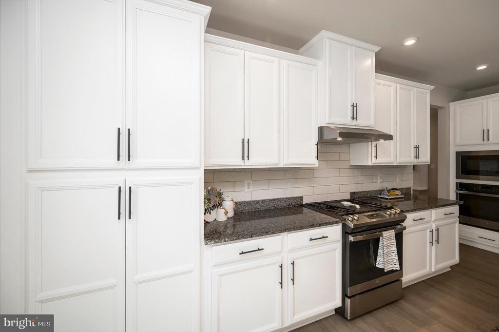 5432 HOLLEY OAK LN, FREDERICKSBURG, Virginia 22407, 4 Bedrooms Bedrooms, ,3 BathroomsBathrooms,Residential,5432 HOLLEY OAK LN,VASP2038896 MLS # VASP2038896