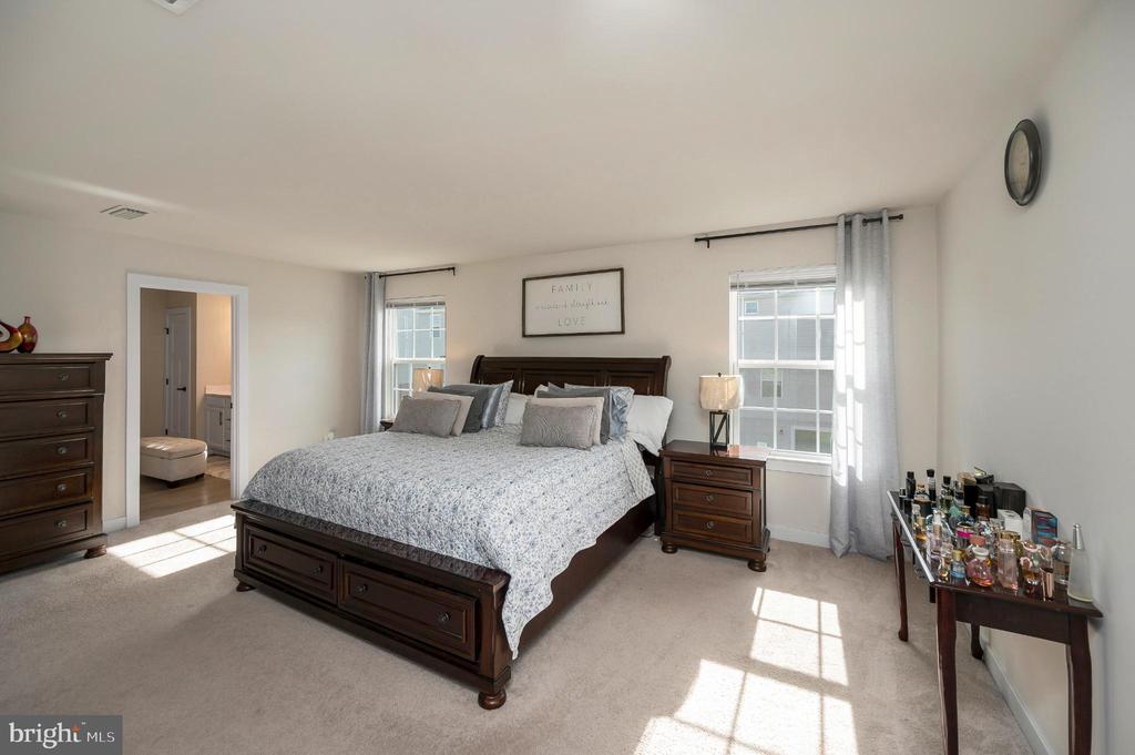 5432 HOLLEY OAK LN, FREDERICKSBURG, Virginia 22407, 4 Bedrooms Bedrooms, ,3 BathroomsBathrooms,Residential,5432 HOLLEY OAK LN,VASP2038896 MLS # VASP2038896