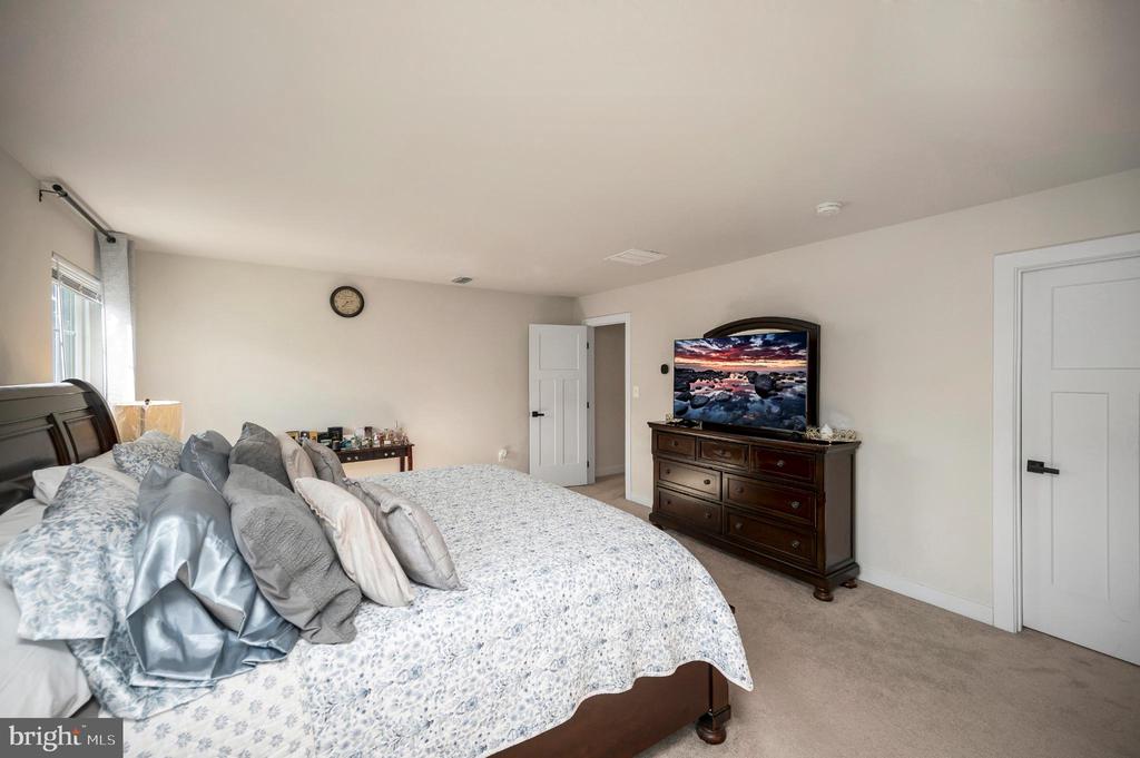 5432 HOLLEY OAK LN, FREDERICKSBURG, Virginia 22407, 4 Bedrooms Bedrooms, ,3 BathroomsBathrooms,Residential,5432 HOLLEY OAK LN,VASP2038896 MLS # VASP2038896