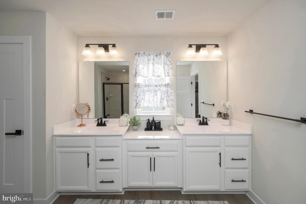 5432 HOLLEY OAK LN, FREDERICKSBURG, Virginia 22407, 4 Bedrooms Bedrooms, ,3 BathroomsBathrooms,Residential,5432 HOLLEY OAK LN,VASP2038896 MLS # VASP2038896