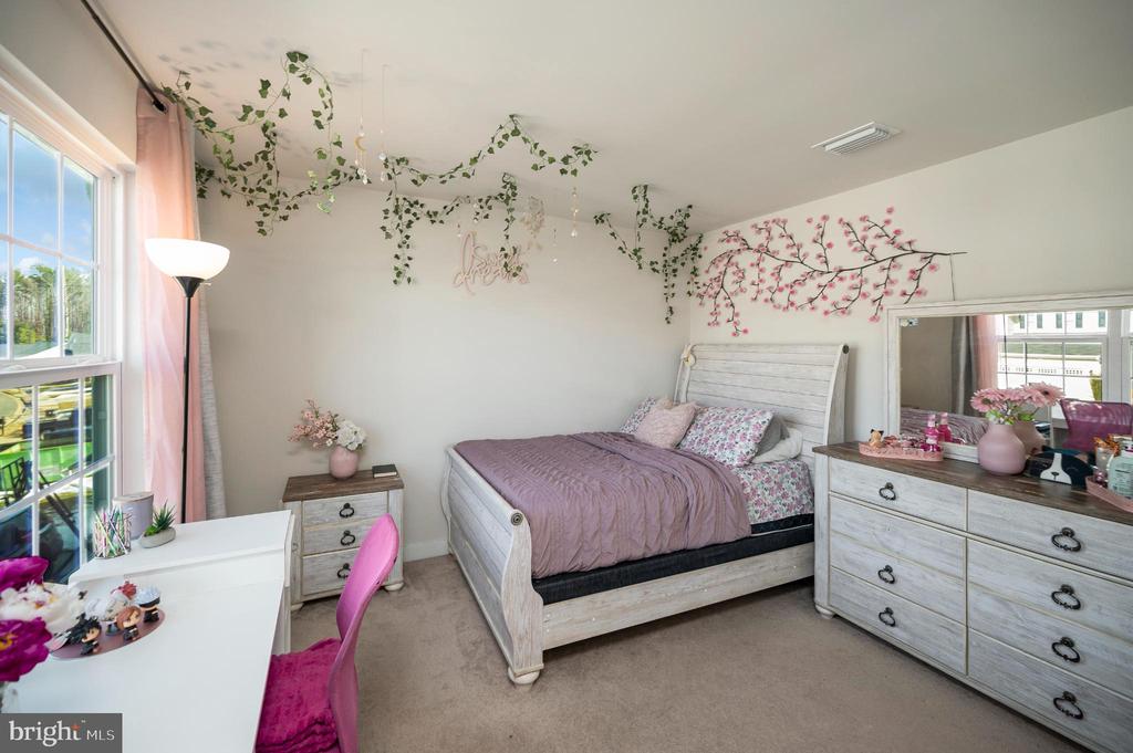 5432 HOLLEY OAK LN, FREDERICKSBURG, Virginia 22407, 4 Bedrooms Bedrooms, ,3 BathroomsBathrooms,Residential,5432 HOLLEY OAK LN,VASP2038896 MLS # VASP2038896