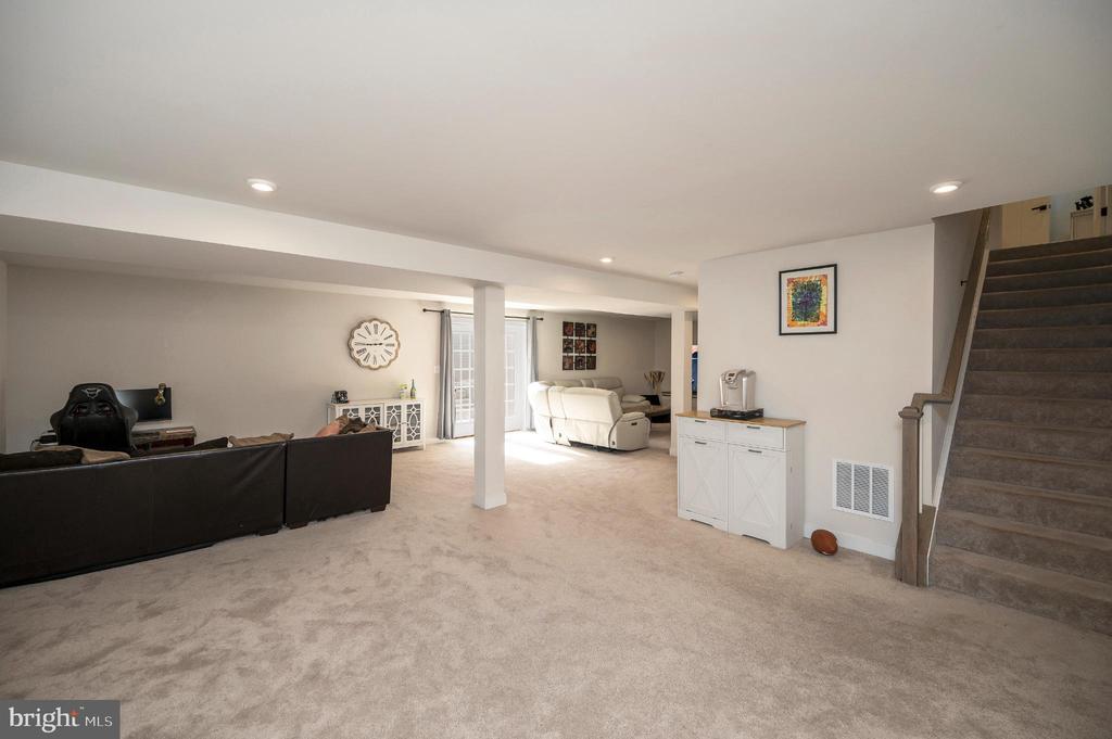 5432 HOLLEY OAK LN, FREDERICKSBURG, Virginia 22407, 4 Bedrooms Bedrooms, ,3 BathroomsBathrooms,Residential,5432 HOLLEY OAK LN,VASP2038896 MLS # VASP2038896