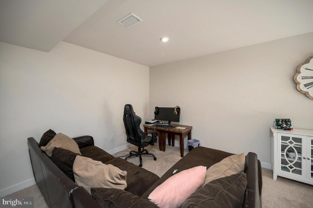 5432 HOLLEY OAK LN, FREDERICKSBURG, Virginia 22407, 4 Bedrooms Bedrooms, ,3 BathroomsBathrooms,Residential,5432 HOLLEY OAK LN,VASP2038896 MLS # VASP2038896