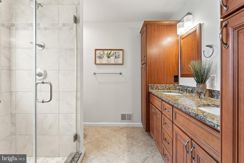 10111 OAT LANDS PL, FREDERICKSBURG, Virginia 22408, 3 Bedrooms Bedrooms, ,2 BathroomsBathrooms,Residential,10111 OAT LANDS PL,VASP2039518 MLS # VASP2039518