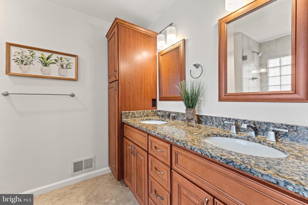 10111 OAT LANDS PL, FREDERICKSBURG, Virginia 22408, 3 Bedrooms Bedrooms, ,2 BathroomsBathrooms,Residential,10111 OAT LANDS PL,VASP2039518 MLS # VASP2039518