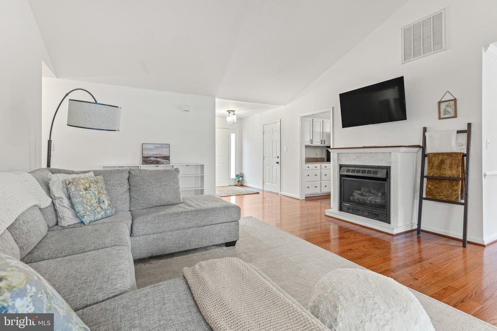 10111 OAT LANDS PL, FREDERICKSBURG, Virginia 22408, 3 Bedrooms Bedrooms, ,2 BathroomsBathrooms,Residential,10111 OAT LANDS PL,VASP2039518 MLS # VASP2039518