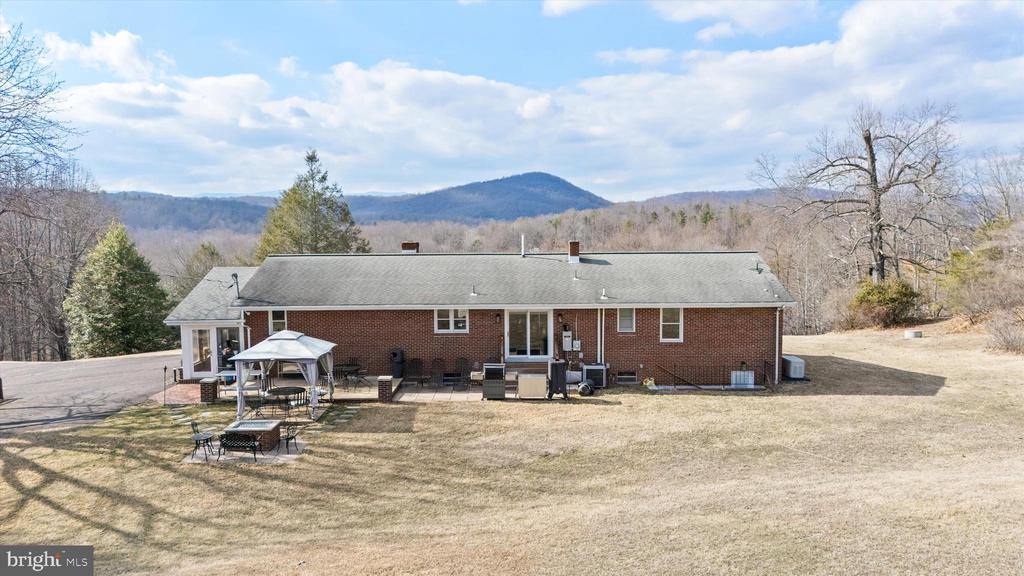 436 CASTLETON VIEW RD, CASTLETON, Virginia 22716, 4 Bedrooms Bedrooms, ,3 BathroomsBathrooms,Residential,436 CASTLETON VIEW RD,VARP2002506 MLS # VARP2002506