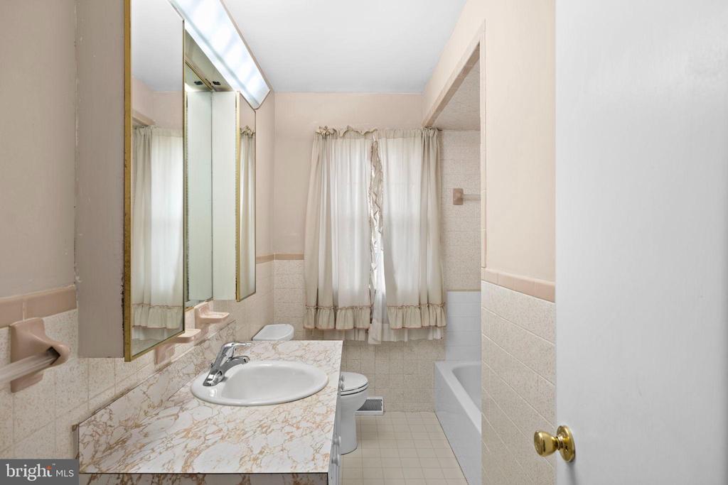 114 HAMILTON ST, FREDERICKSBURG, Virginia 22408, 3 Bedrooms Bedrooms, ,2 BathroomsBathrooms,Residential,114 HAMILTON ST,VASP2039576 MLS # VASP2039576