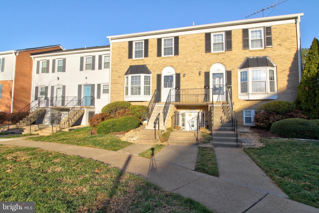 128 FAIRFIELD ST, WARRENTON, Virginia 20186, 3 Bedrooms Bedrooms, ,2 BathroomsBathrooms,Residential,LEEDS SQUARE,128 FAIRFIELD ST,VAFQ2020844 MLS # VAFQ2020844