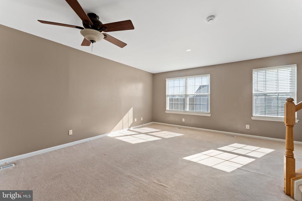 7008 WYTHEVILLE CIR, FREDERICKSBURG, Virginia 22407, 3 Bedrooms Bedrooms, ,2 BathroomsBathrooms,Residential,SALEM FIELDS,7008 WYTHEVILLE CIR,VASP2039960 MLS # VASP2039960