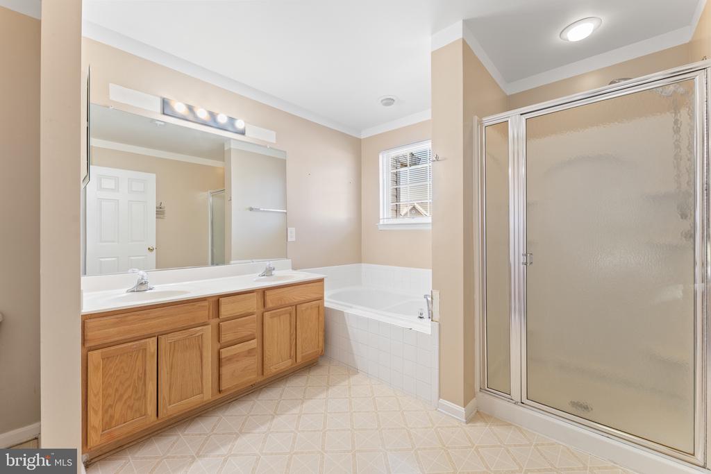 7008 WYTHEVILLE CIR, FREDERICKSBURG, Virginia 22407, 3 Bedrooms Bedrooms, ,2 BathroomsBathrooms,Residential,SALEM FIELDS,7008 WYTHEVILLE CIR,VASP2039960 MLS # VASP2039960