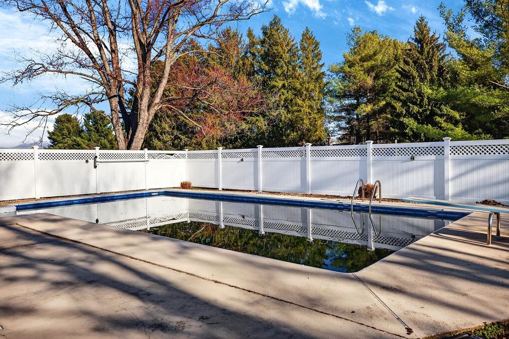 138 TINKLING SPRING RD, FISHERSVILLE, Virginia 22939, 3 Bedrooms Bedrooms, ,2 BathroomsBathrooms,Residential,138 TINKLING SPRING RD,673797 MLS # 673797