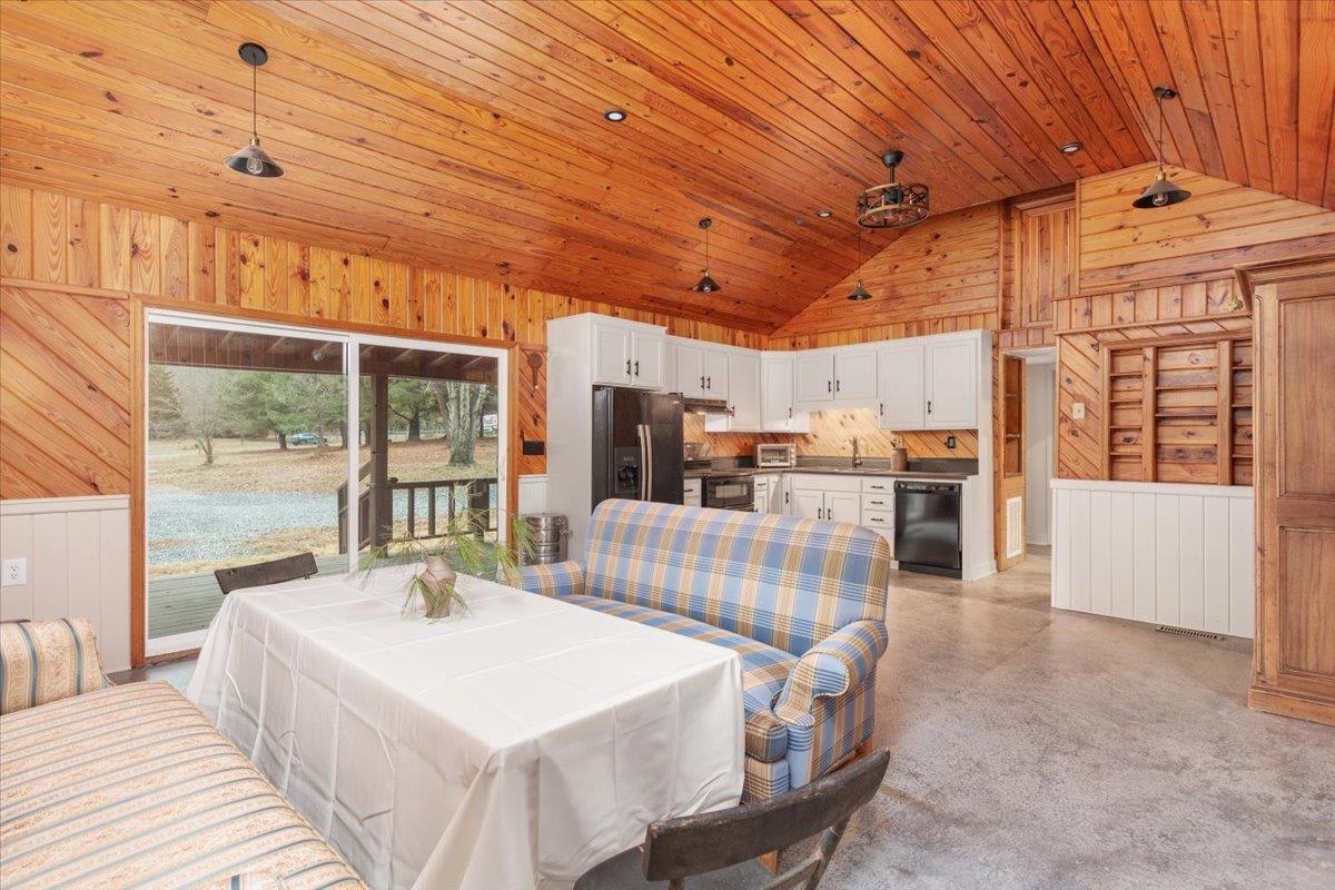 612 PAINE RUN RD, GROTTOES, Virginia 24441, 3 Bedrooms Bedrooms, ,2 BathroomsBathrooms,Residential,612 PAINE RUN RD,673986 MLS # 673986