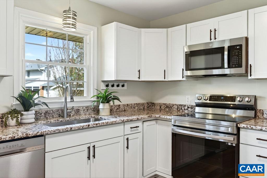 205 STONEWALL DR, WAYNESBORO, Virginia 22980, 4 Bedrooms Bedrooms, ,3 BathroomsBathrooms,Residential,205 STONEWALL DR,674153 MLS # 674153