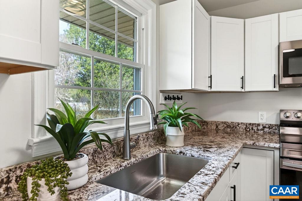 205 STONEWALL DR, WAYNESBORO, Virginia 22980, 4 Bedrooms Bedrooms, ,3 BathroomsBathrooms,Residential,205 STONEWALL DR,674153 MLS # 674153