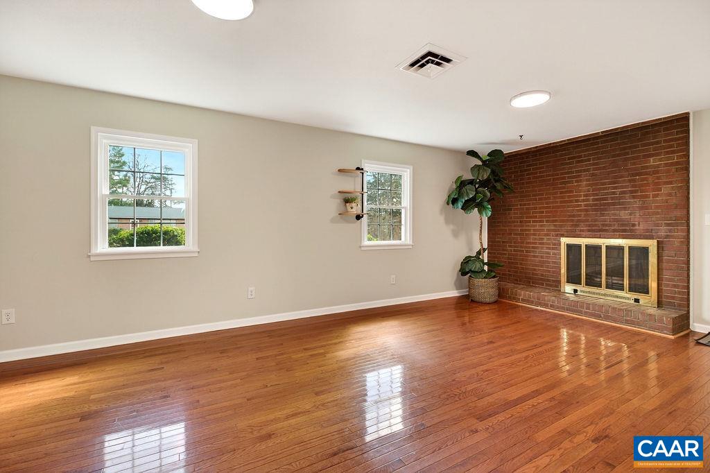 205 STONEWALL DR, WAYNESBORO, Virginia 22980, 4 Bedrooms Bedrooms, ,3 BathroomsBathrooms,Residential,205 STONEWALL DR,674153 MLS # 674153