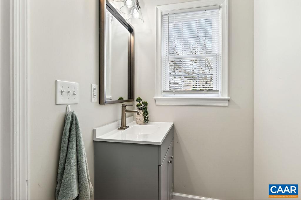 205 STONEWALL DR, WAYNESBORO, Virginia 22980, 4 Bedrooms Bedrooms, ,3 BathroomsBathrooms,Residential,205 STONEWALL DR,674153 MLS # 674153