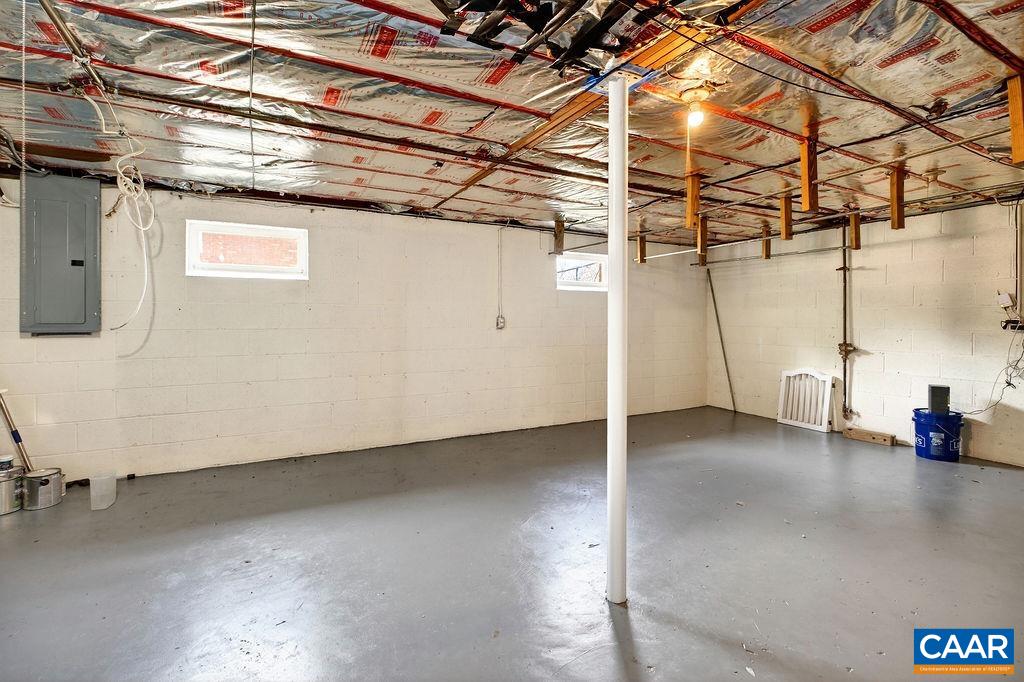 205 STONEWALL DR, WAYNESBORO, Virginia 22980, 4 Bedrooms Bedrooms, ,3 BathroomsBathrooms,Residential,205 STONEWALL DR,674153 MLS # 674153