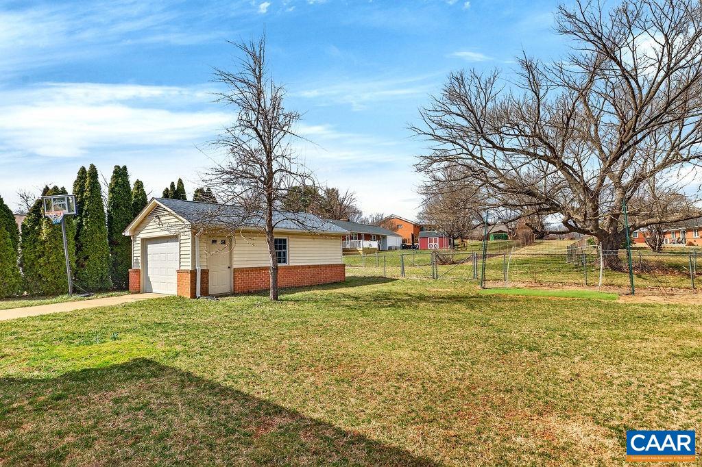 205 STONEWALL DR, WAYNESBORO, Virginia 22980, 4 Bedrooms Bedrooms, ,3 BathroomsBathrooms,Residential,205 STONEWALL DR,674153 MLS # 674153