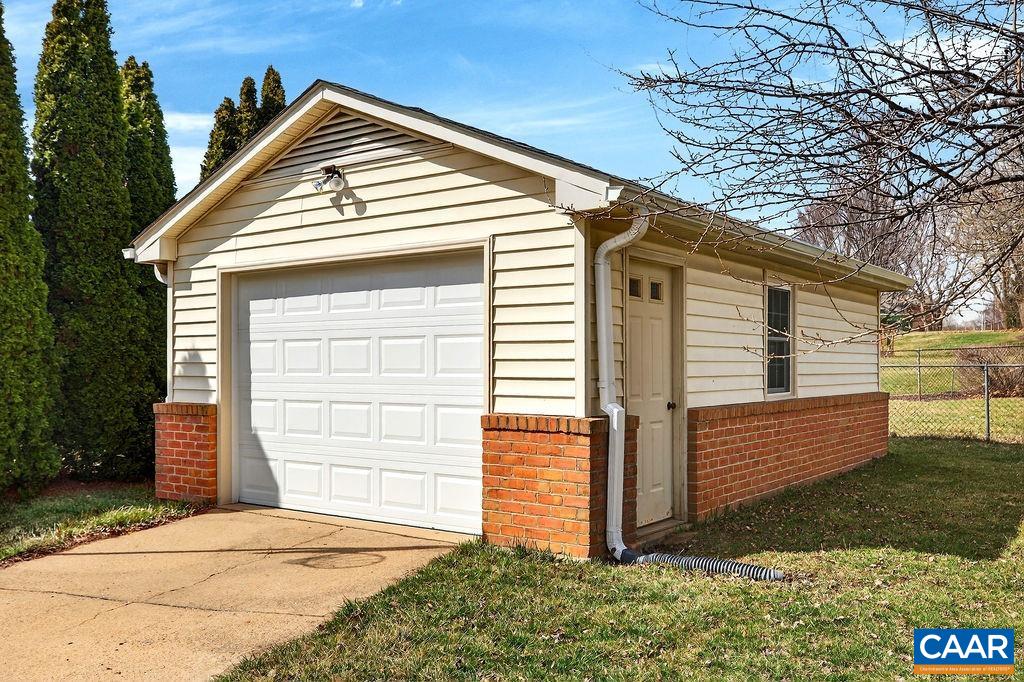 205 STONEWALL DR, WAYNESBORO, Virginia 22980, 4 Bedrooms Bedrooms, ,3 BathroomsBathrooms,Residential,205 STONEWALL DR,674153 MLS # 674153