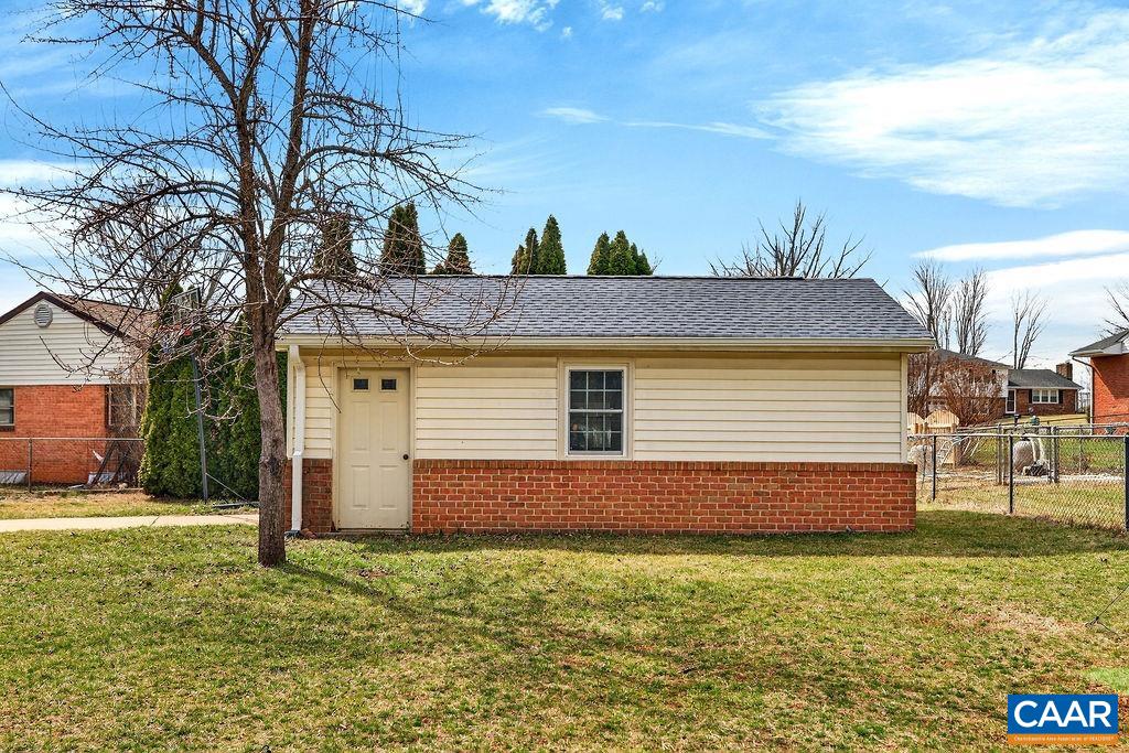 205 STONEWALL DR, WAYNESBORO, Virginia 22980, 4 Bedrooms Bedrooms, ,3 BathroomsBathrooms,Residential,205 STONEWALL DR,674153 MLS # 674153