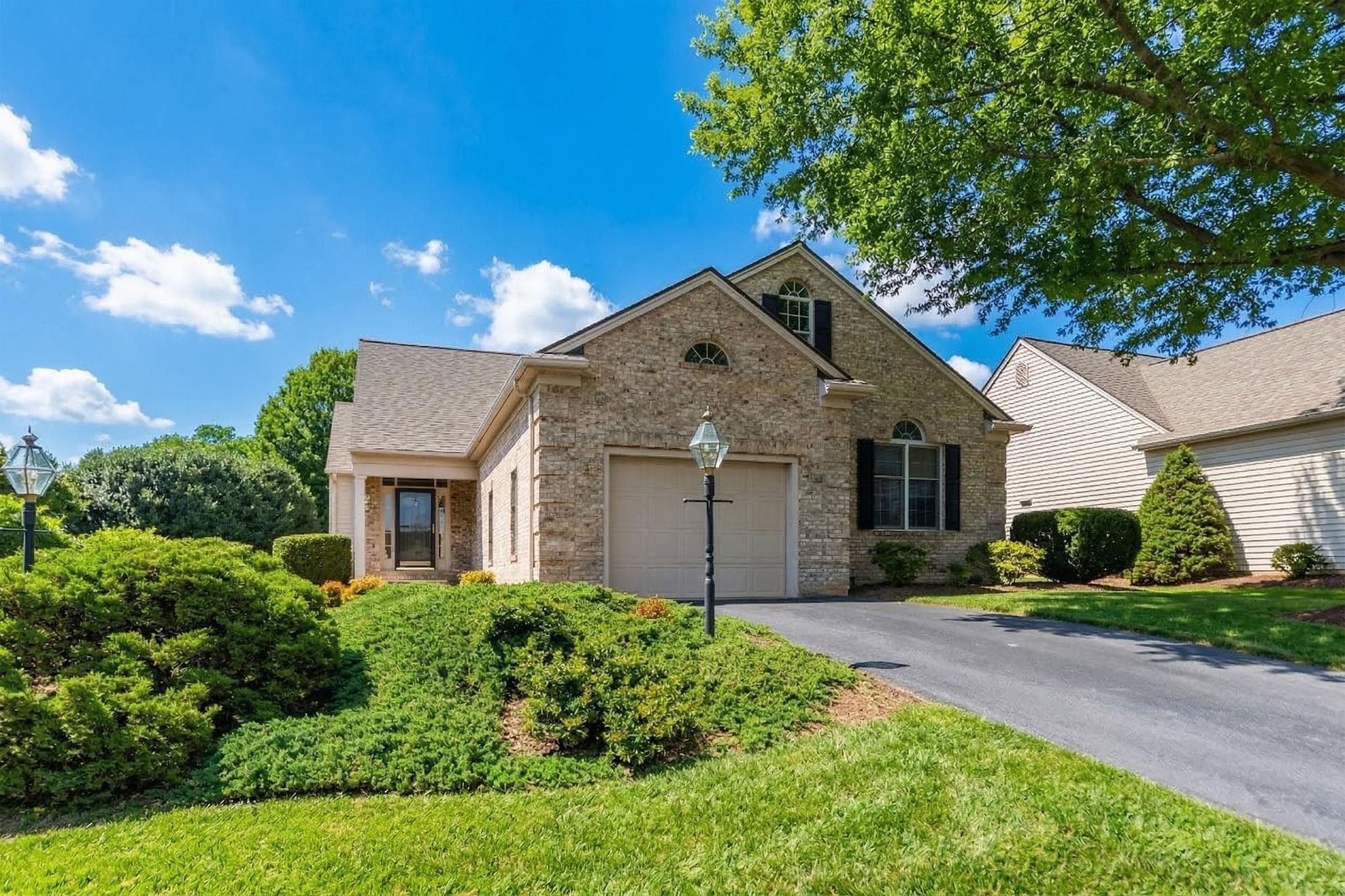 108 QUEENS CT, WAYNESBORO, Virginia 22980, 2 Bedrooms Bedrooms, ,2 BathroomsBathrooms,Residential,108 QUEENS CT,674234 MLS # 674234