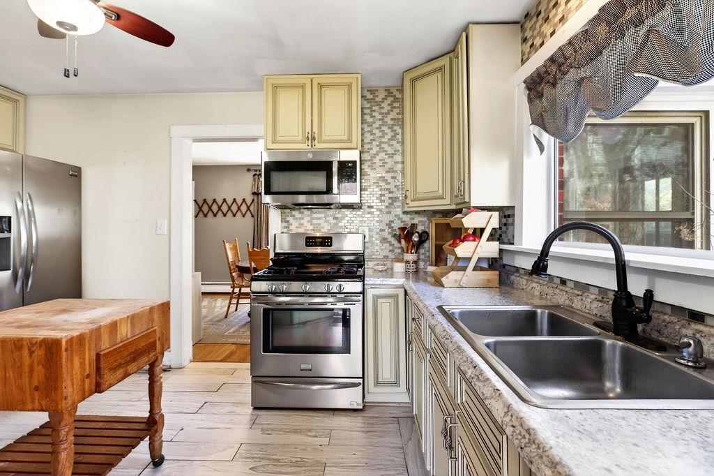 1521 CHURCHVILLE AVE, STAUNTON, Virginia 24401, 3 Bedrooms Bedrooms, ,1 BathroomBathrooms,Residential,1521 CHURCHVILLE AVE,674235 MLS # 674235