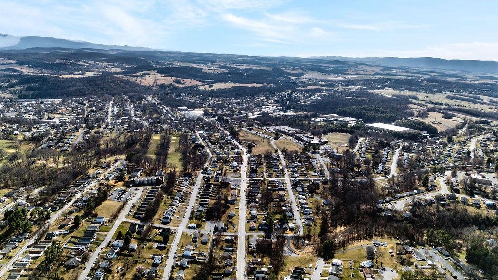 1521 CHURCHVILLE AVE, STAUNTON, Virginia 24401, 3 Bedrooms Bedrooms, ,1 BathroomBathrooms,Residential,1521 CHURCHVILLE AVE,674235 MLS # 674235