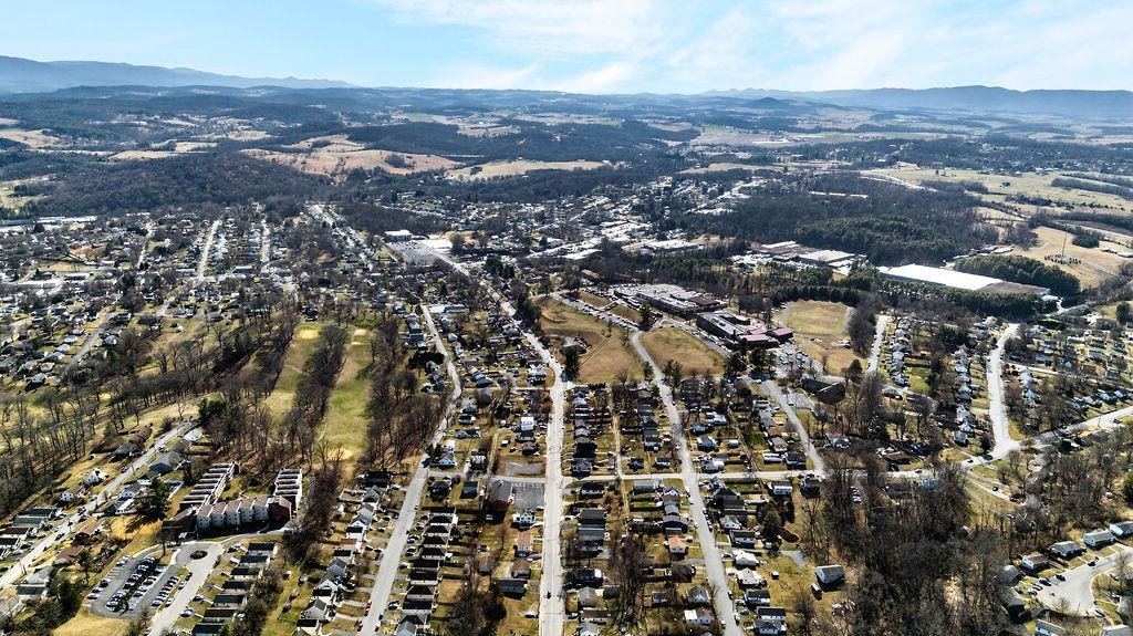 1521 CHURCHVILLE AVE, STAUNTON, Virginia 24401, 3 Bedrooms Bedrooms, ,1 BathroomBathrooms,Residential,1521 CHURCHVILLE AVE,674235 MLS # 674235