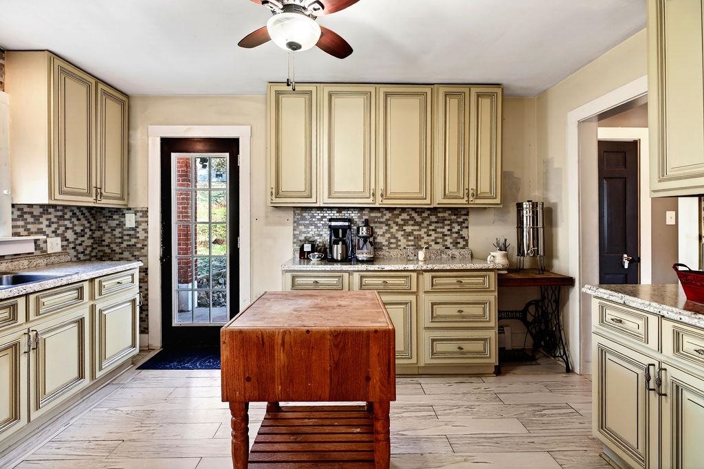 1521 CHURCHVILLE AVE, STAUNTON, Virginia 24401, 3 Bedrooms Bedrooms, ,1 BathroomBathrooms,Residential,1521 CHURCHVILLE AVE,674235 MLS # 674235