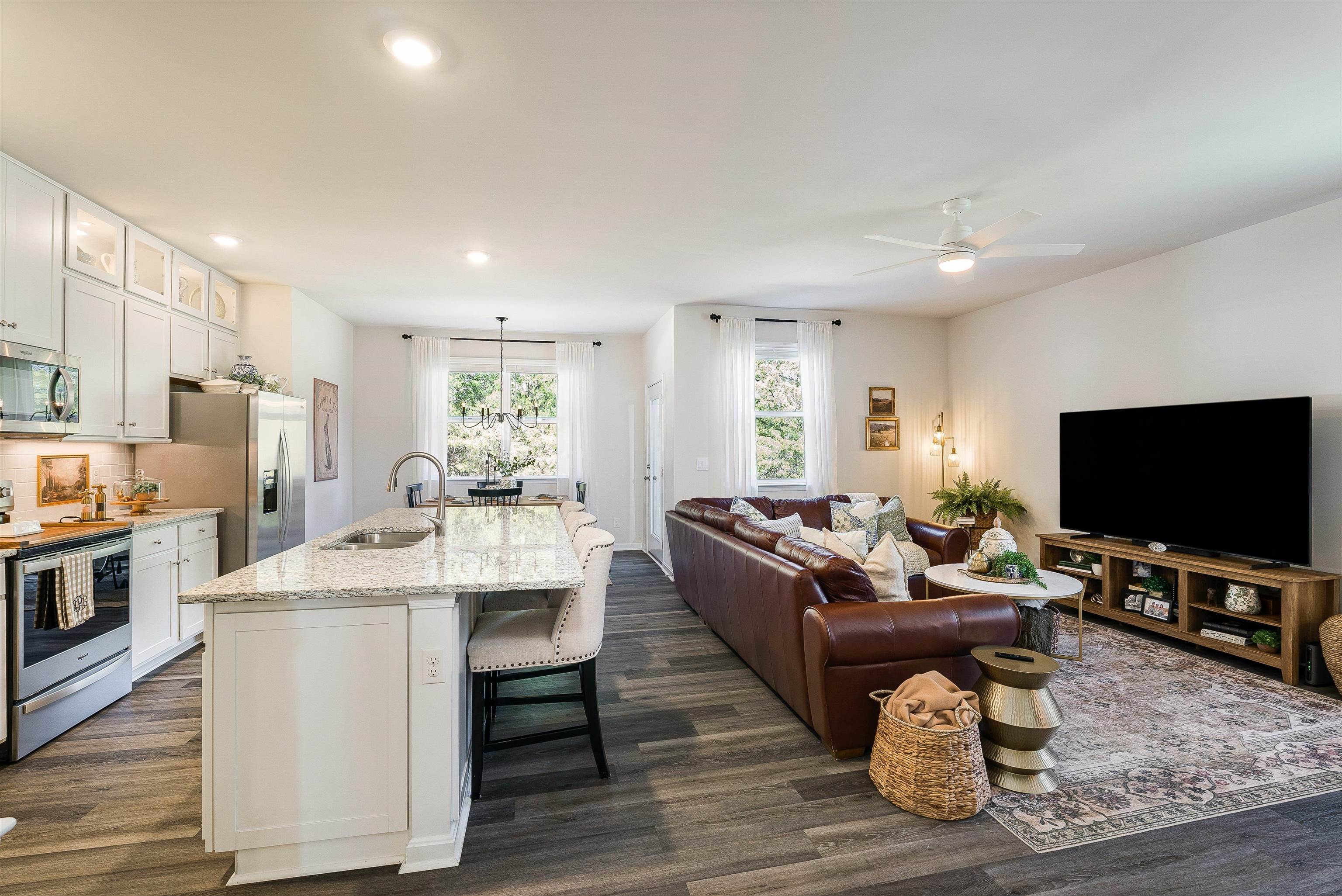 411 STONEWALL JACKSON BLVD, STAUNTON, Virginia 24401, 5 Bedrooms Bedrooms, ,2 BathroomsBathrooms,Residential,411 STONEWALL JACKSON BLVD,674240 MLS # 674240