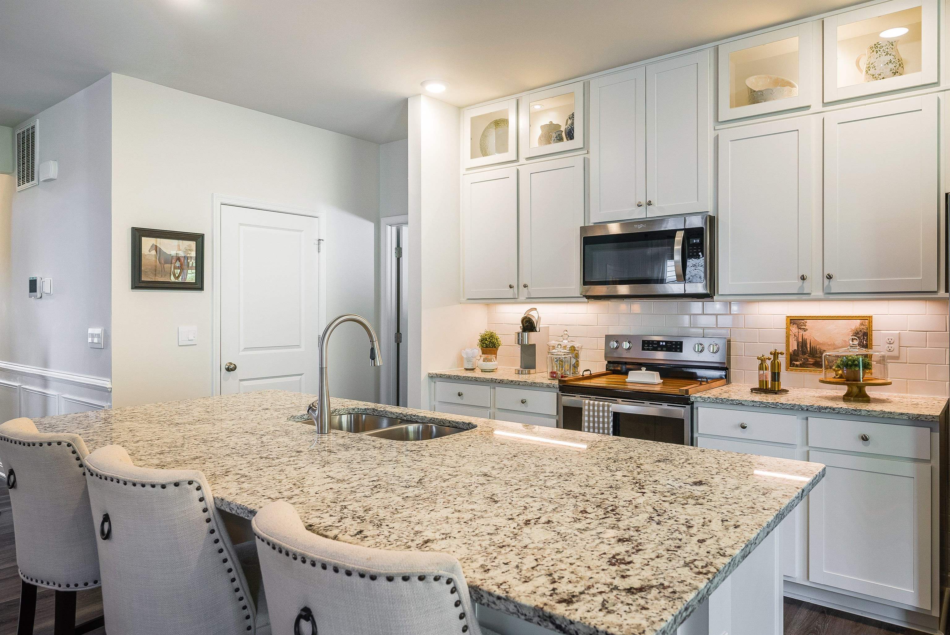 411 STONEWALL JACKSON BLVD, STAUNTON, Virginia 24401, 5 Bedrooms Bedrooms, ,2 BathroomsBathrooms,Residential,411 STONEWALL JACKSON BLVD,674240 MLS # 674240