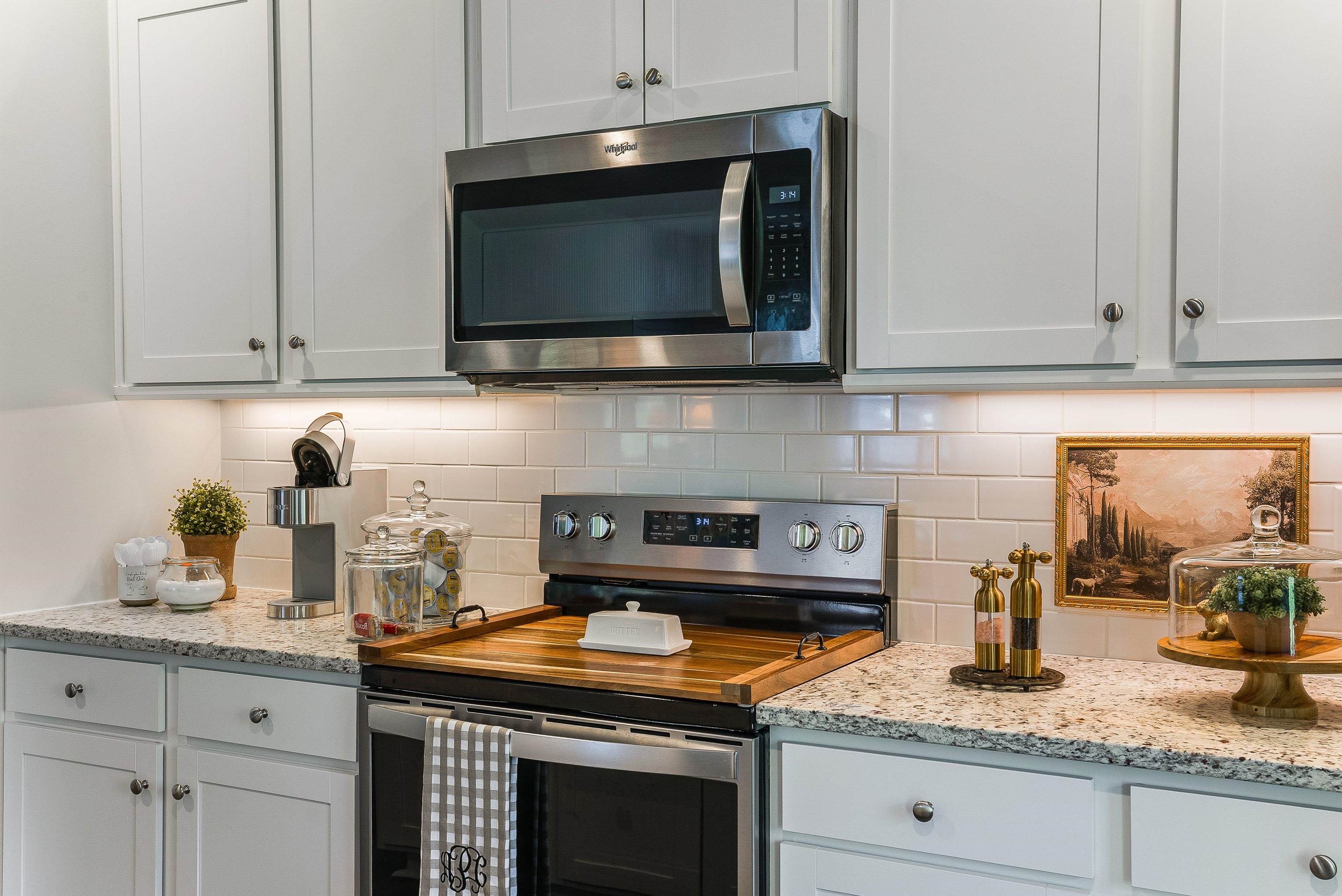 411 STONEWALL JACKSON BLVD, STAUNTON, Virginia 24401, 5 Bedrooms Bedrooms, ,2 BathroomsBathrooms,Residential,411 STONEWALL JACKSON BLVD,674240 MLS # 674240