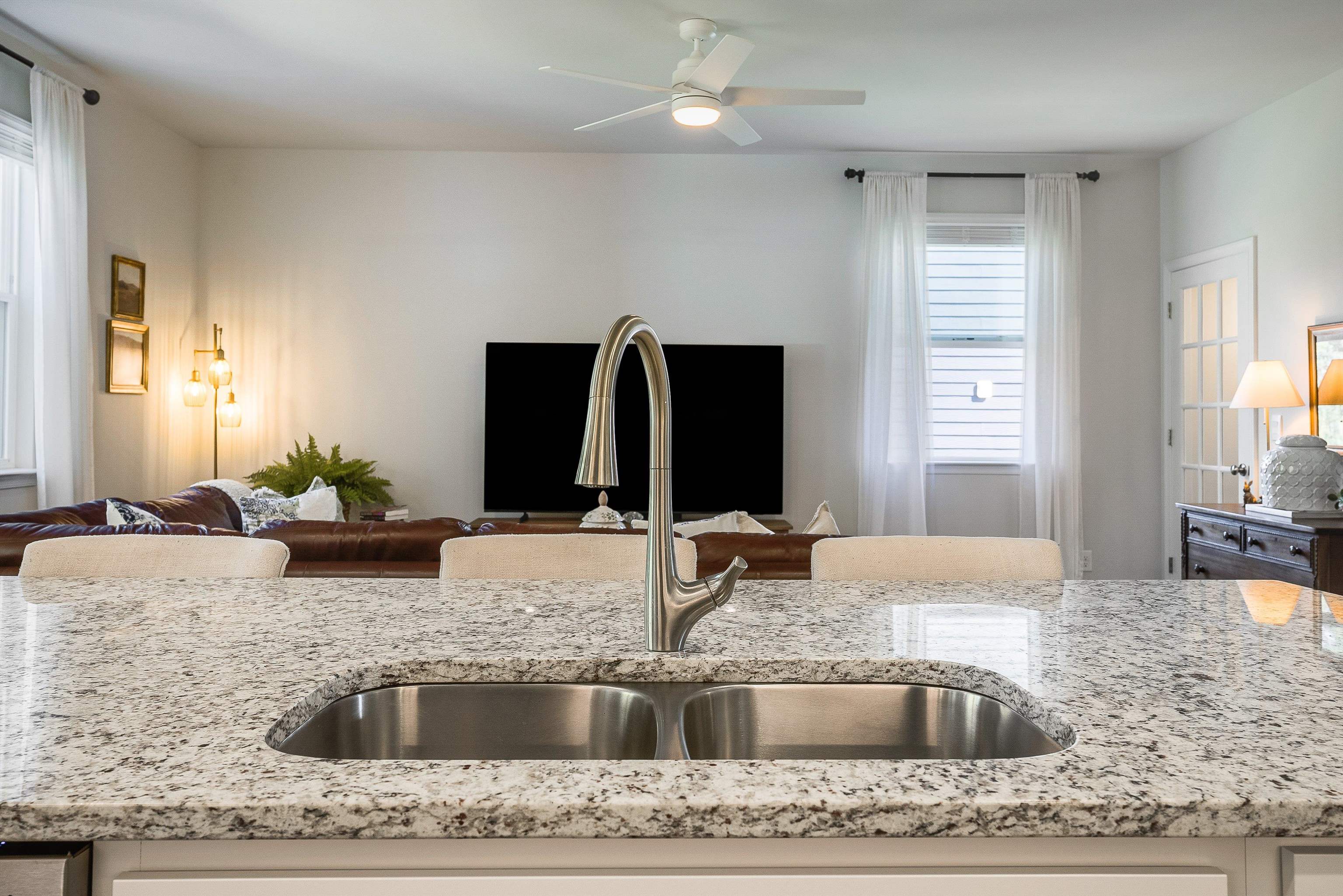 411 STONEWALL JACKSON BLVD, STAUNTON, Virginia 24401, 5 Bedrooms Bedrooms, ,2 BathroomsBathrooms,Residential,411 STONEWALL JACKSON BLVD,674240 MLS # 674240