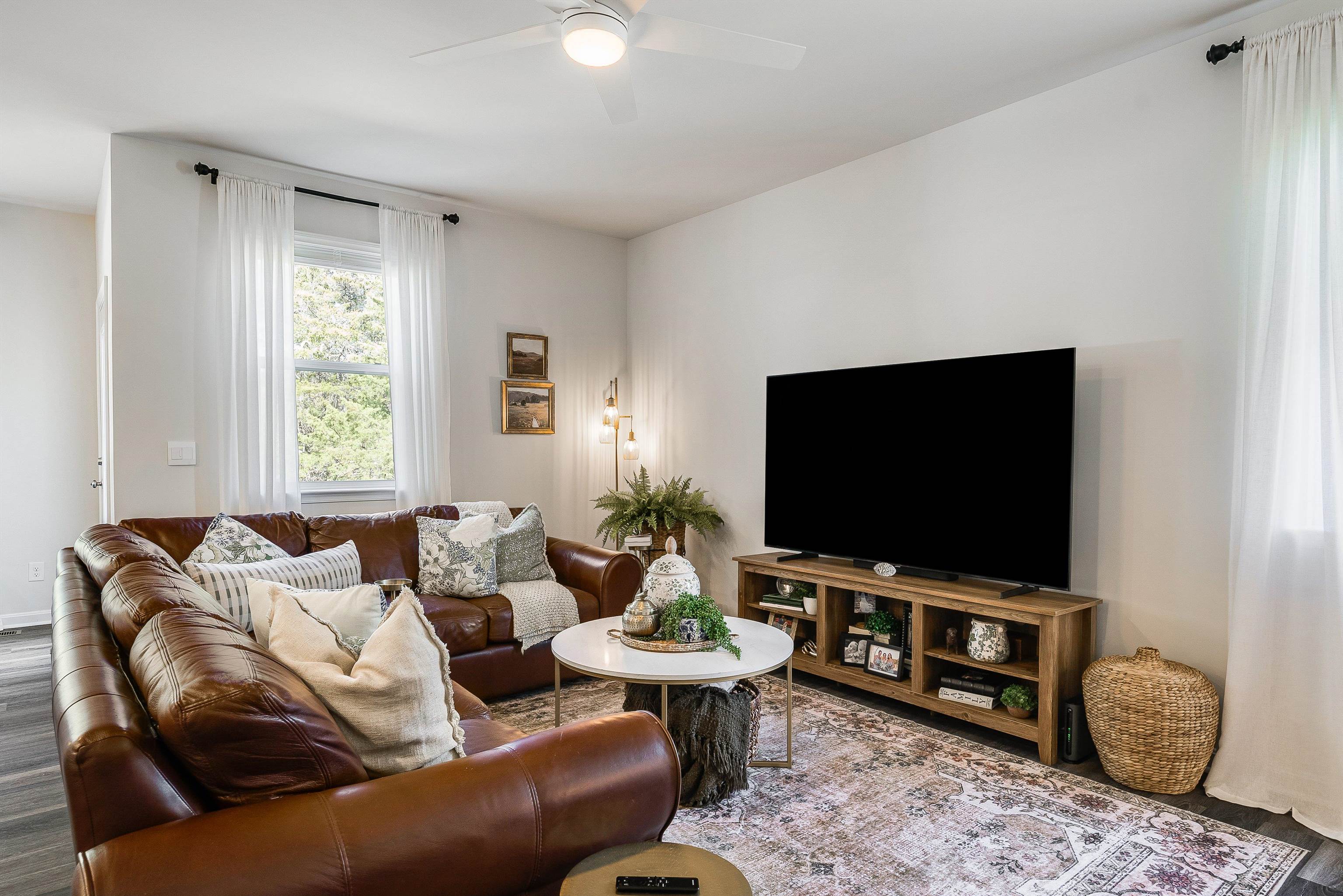 411 STONEWALL JACKSON BLVD, STAUNTON, Virginia 24401, 5 Bedrooms Bedrooms, ,2 BathroomsBathrooms,Residential,411 STONEWALL JACKSON BLVD,674240 MLS # 674240