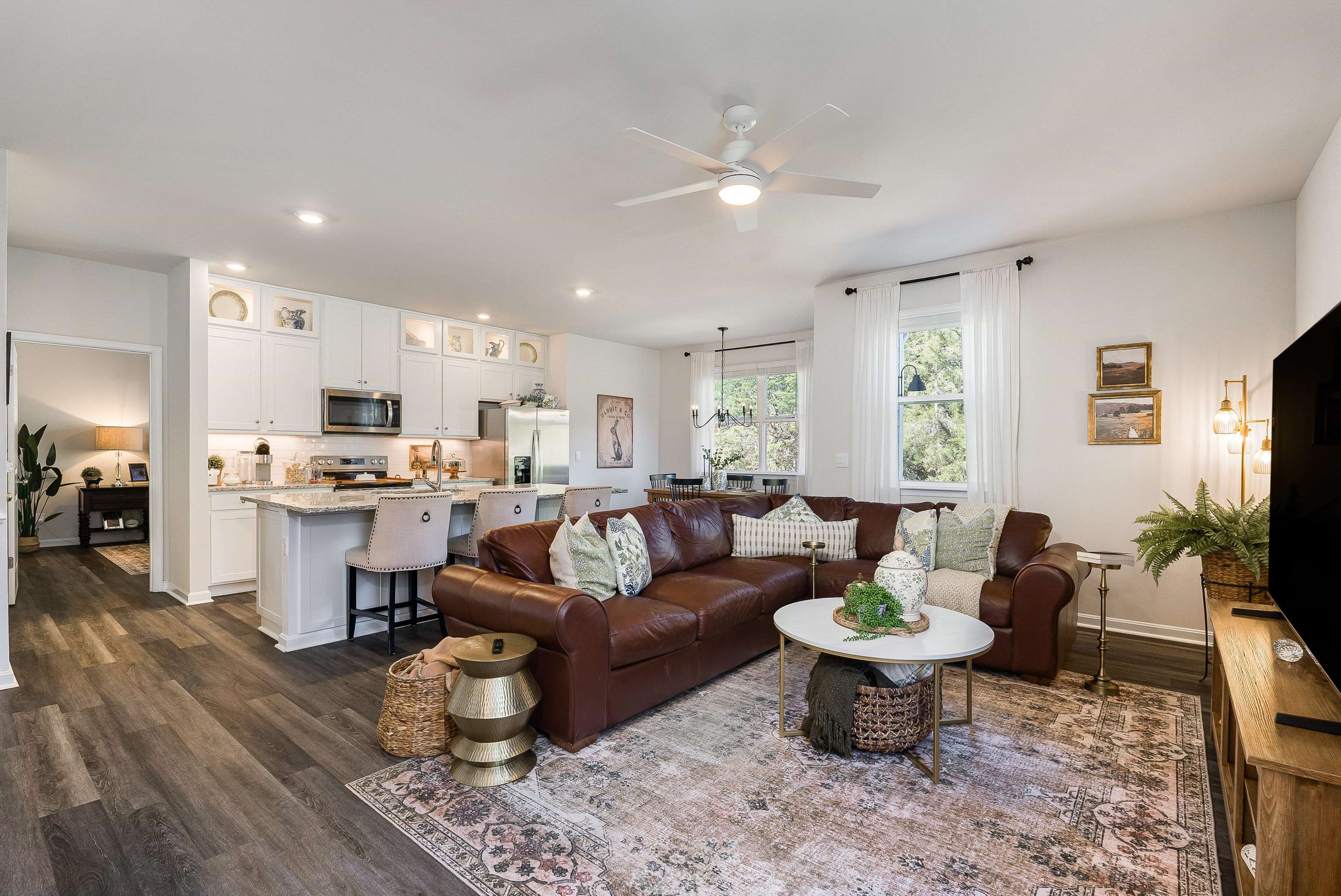 411 STONEWALL JACKSON BLVD, STAUNTON, Virginia 24401, 5 Bedrooms Bedrooms, ,2 BathroomsBathrooms,Residential,411 STONEWALL JACKSON BLVD,674240 MLS # 674240