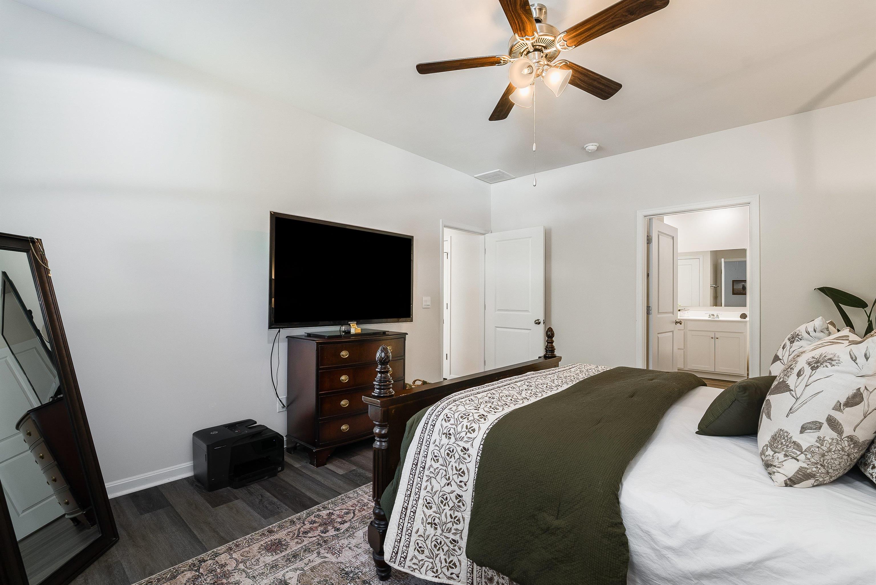 411 STONEWALL JACKSON BLVD, STAUNTON, Virginia 24401, 5 Bedrooms Bedrooms, ,2 BathroomsBathrooms,Residential,411 STONEWALL JACKSON BLVD,674240 MLS # 674240