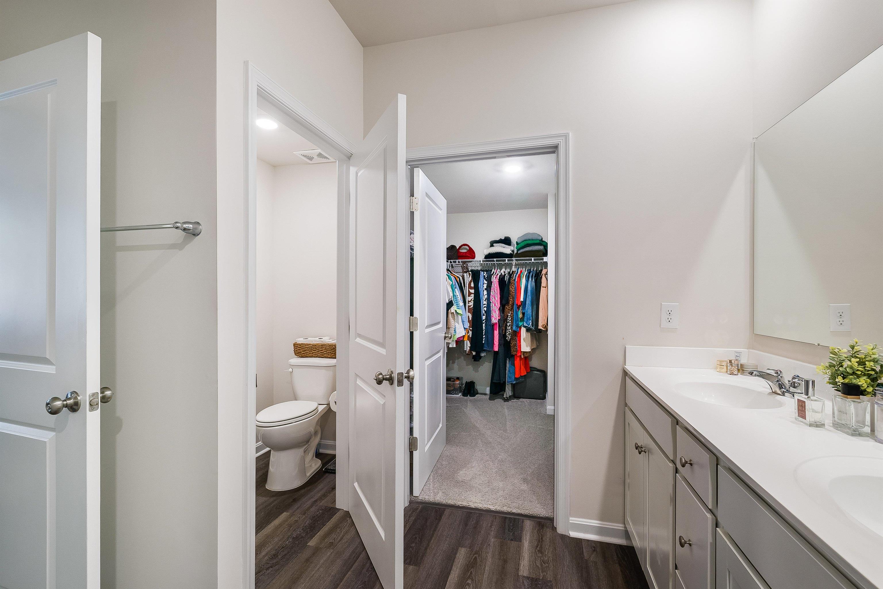 411 STONEWALL JACKSON BLVD, STAUNTON, Virginia 24401, 5 Bedrooms Bedrooms, ,2 BathroomsBathrooms,Residential,411 STONEWALL JACKSON BLVD,674240 MLS # 674240