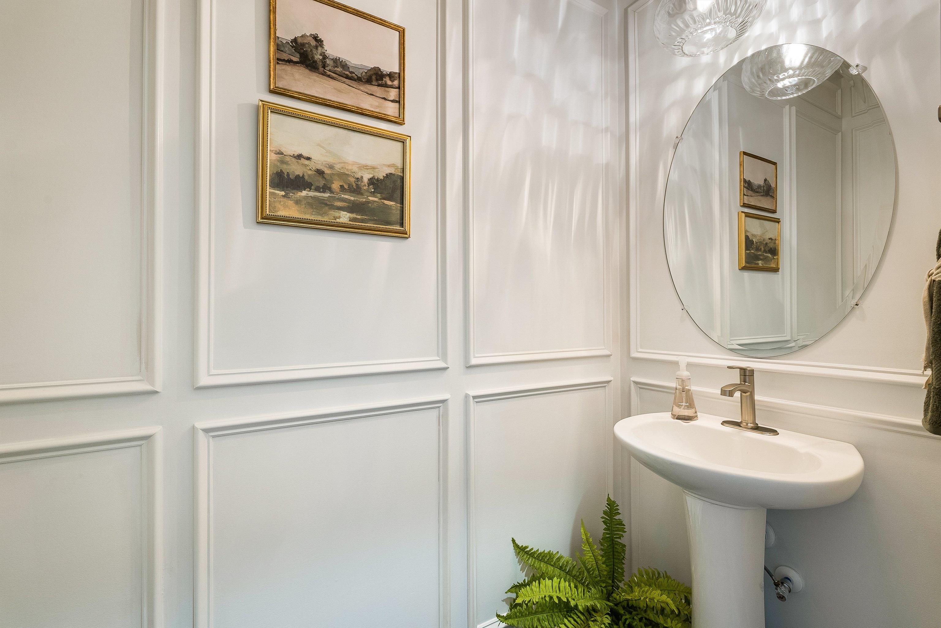 411 STONEWALL JACKSON BLVD, STAUNTON, Virginia 24401, 5 Bedrooms Bedrooms, ,2 BathroomsBathrooms,Residential,411 STONEWALL JACKSON BLVD,674240 MLS # 674240