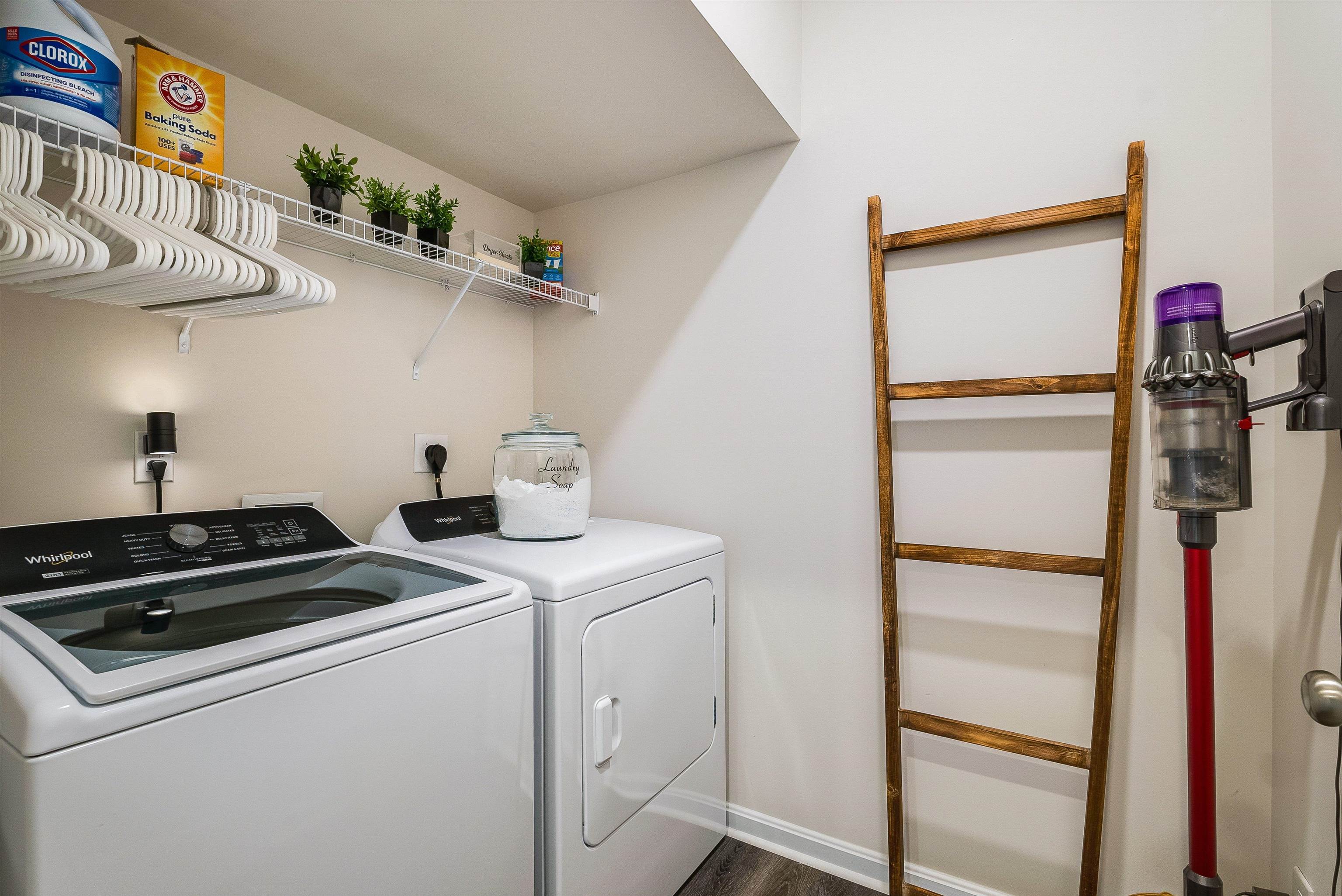 411 STONEWALL JACKSON BLVD, STAUNTON, Virginia 24401, 5 Bedrooms Bedrooms, ,2 BathroomsBathrooms,Residential,411 STONEWALL JACKSON BLVD,674240 MLS # 674240