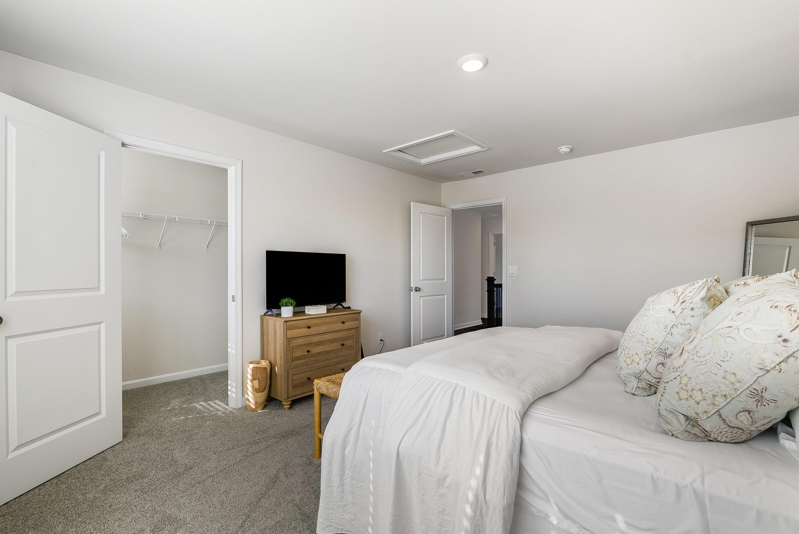 411 STONEWALL JACKSON BLVD, STAUNTON, Virginia 24401, 5 Bedrooms Bedrooms, ,2 BathroomsBathrooms,Residential,411 STONEWALL JACKSON BLVD,674240 MLS # 674240