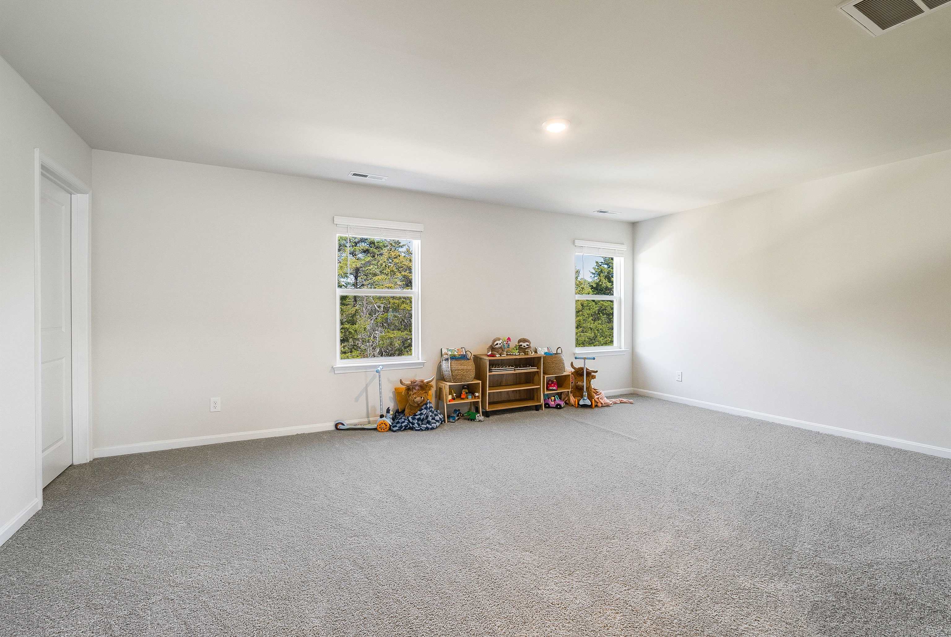 411 STONEWALL JACKSON BLVD, STAUNTON, Virginia 24401, 5 Bedrooms Bedrooms, ,2 BathroomsBathrooms,Residential,411 STONEWALL JACKSON BLVD,674240 MLS # 674240