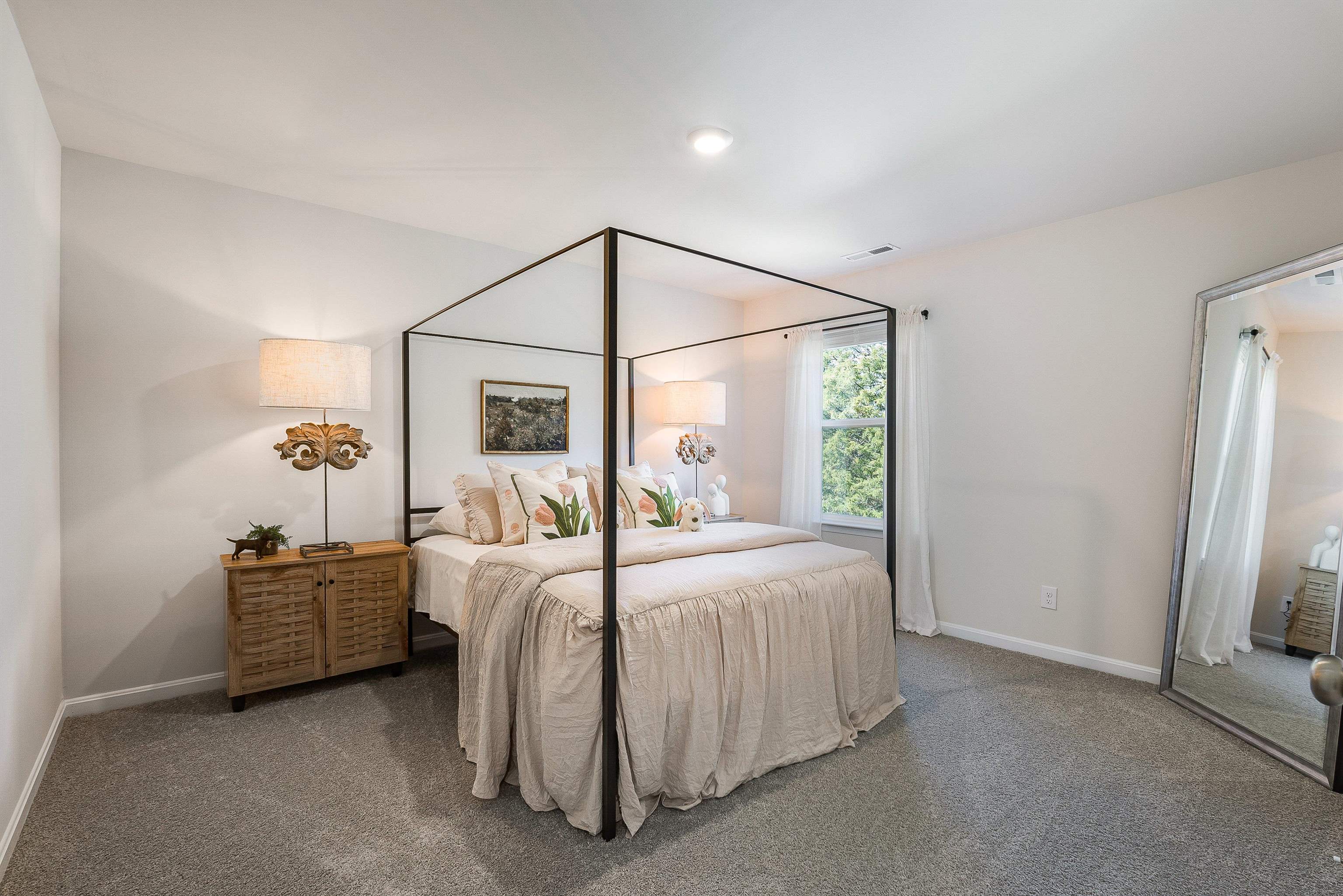 411 STONEWALL JACKSON BLVD, STAUNTON, Virginia 24401, 5 Bedrooms Bedrooms, ,2 BathroomsBathrooms,Residential,411 STONEWALL JACKSON BLVD,674240 MLS # 674240