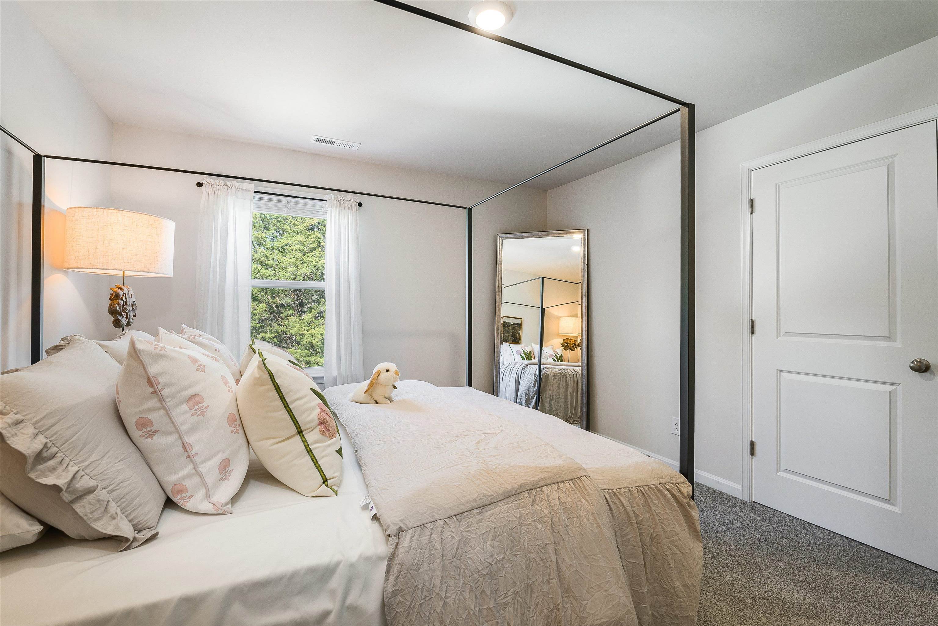 411 STONEWALL JACKSON BLVD, STAUNTON, Virginia 24401, 5 Bedrooms Bedrooms, ,2 BathroomsBathrooms,Residential,411 STONEWALL JACKSON BLVD,674240 MLS # 674240