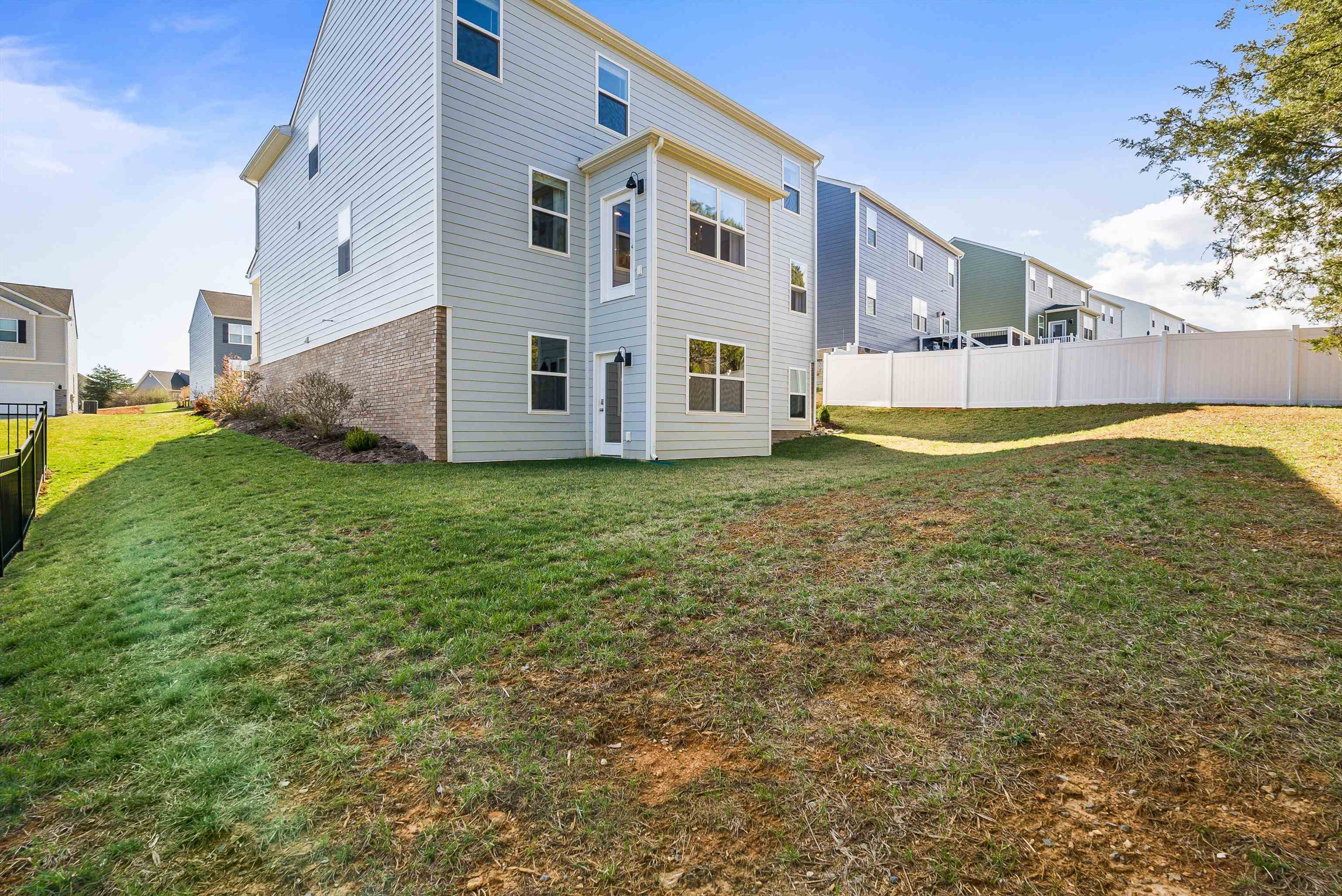 411 STONEWALL JACKSON BLVD, STAUNTON, Virginia 24401, 5 Bedrooms Bedrooms, ,2 BathroomsBathrooms,Residential,411 STONEWALL JACKSON BLVD,674240 MLS # 674240