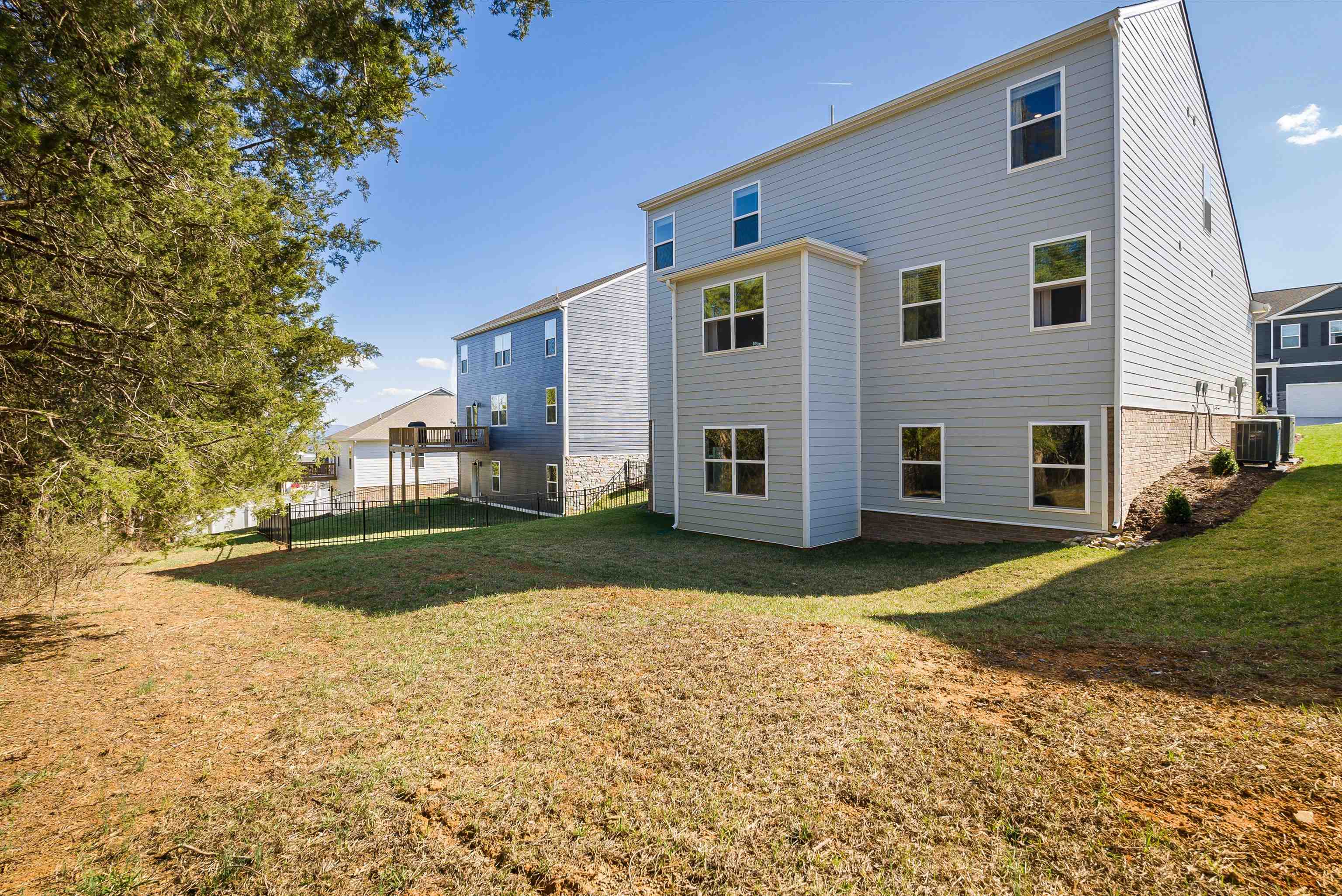 411 STONEWALL JACKSON BLVD, STAUNTON, Virginia 24401, 5 Bedrooms Bedrooms, ,2 BathroomsBathrooms,Residential,411 STONEWALL JACKSON BLVD,674240 MLS # 674240