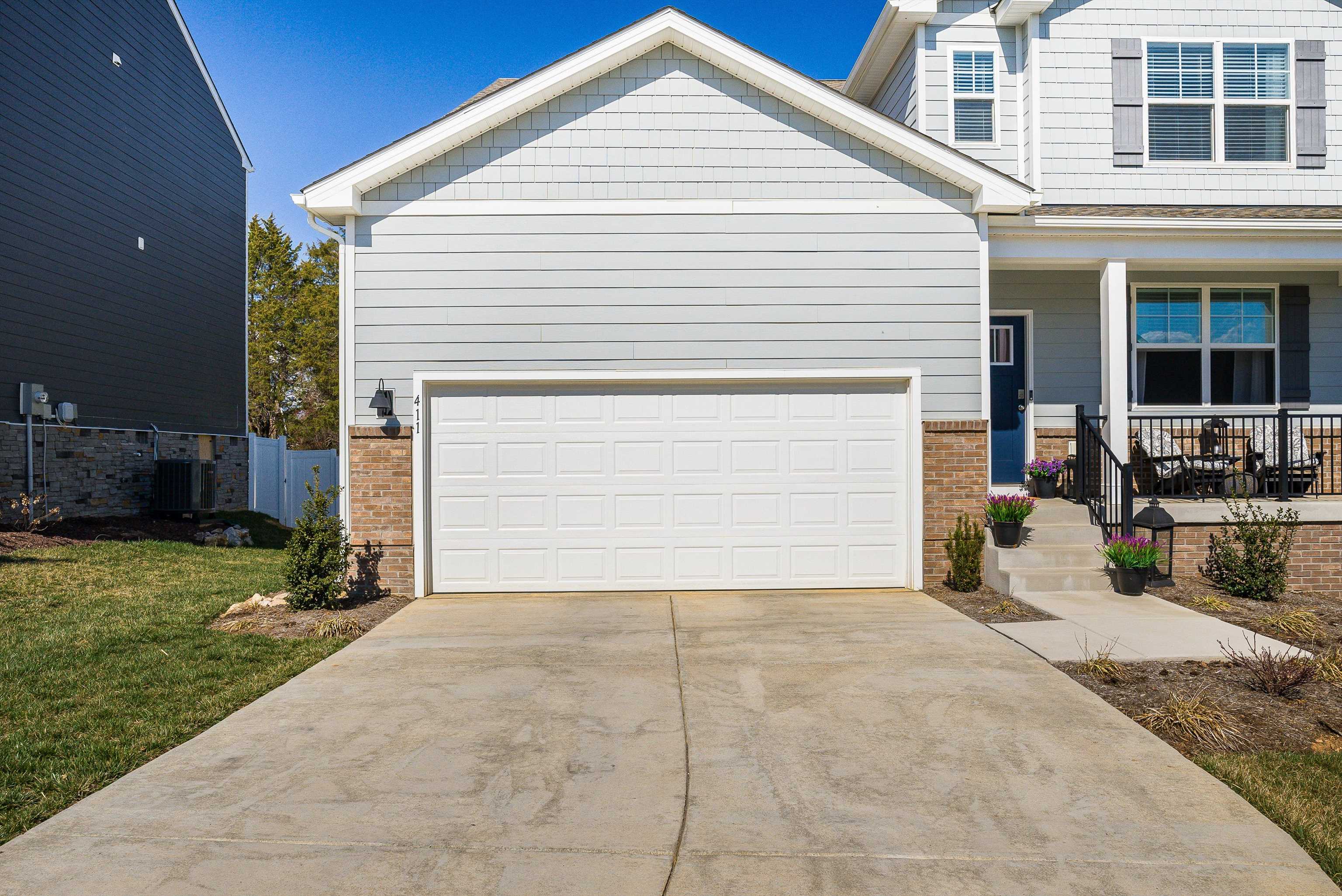 411 STONEWALL JACKSON BLVD, STAUNTON, Virginia 24401, 5 Bedrooms Bedrooms, ,2 BathroomsBathrooms,Residential,411 STONEWALL JACKSON BLVD,674240 MLS # 674240