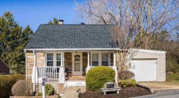 806 RANDOLPH ST, STAUNTON, Virginia 24401, 3 Bedrooms Bedrooms, ,1 BathroomBathrooms,Residential,806 RANDOLPH ST,674241 MLS # 674241