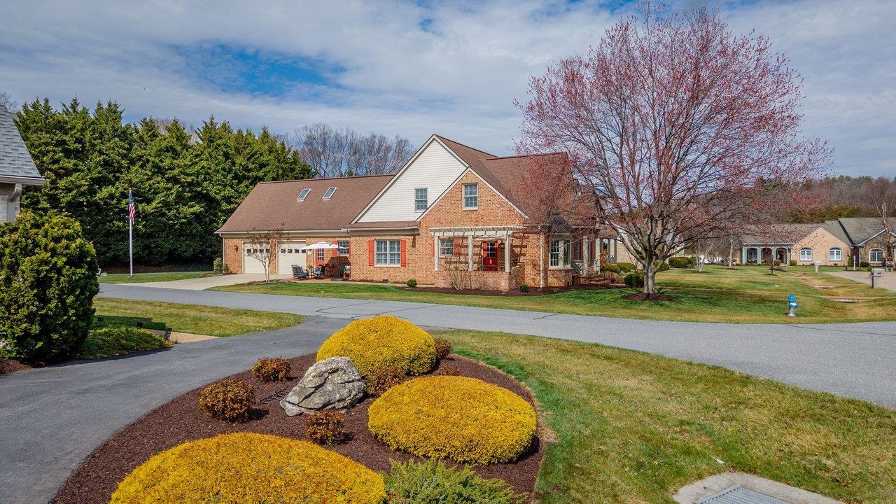 3291 MESINETTO CREEK DR, ROCKINGHAM, Virginia 22801, 3 Bedrooms Bedrooms, ,4 BathroomsBathrooms,Residential,3291 MESINETTO CREEK DR,674247 MLS # 674247